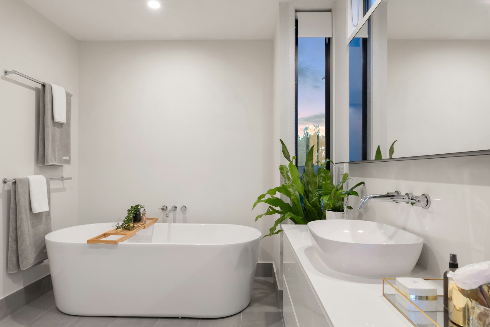 Modern kitchen faucet repair in an Austin Texas home