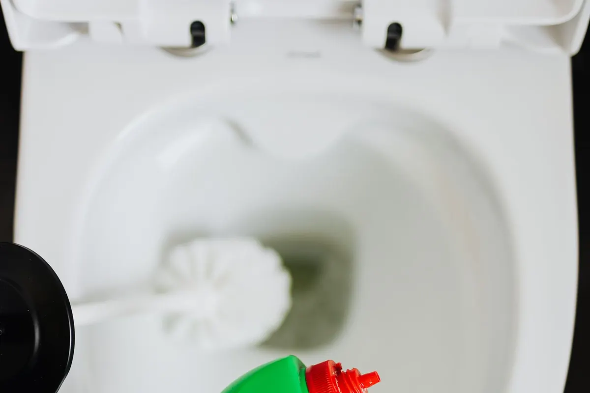 Emergency plumbing response to an active residential leak &mdash; the shutoff-first sequence Waco, TX dispatch walks callers through